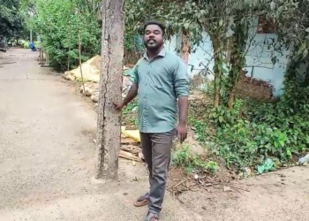 மயிலாடுதுறை அருகே மணி கிராமம் பகுதியில் பத்துக்கும் மேற்பட்ட மின்சார இணைப்பு மின் கம்பங்கள் தொடர்பாக காணொளி