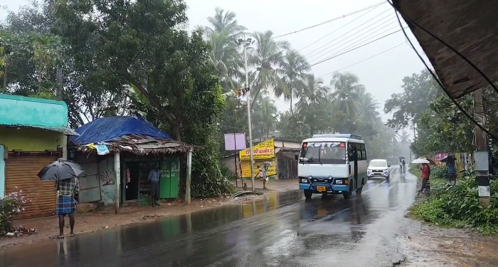 திருவாரூர் மாவட்டம் முழுவதும் பரவலாக மழை – கடும் குளிருடன் மழை பெய்து வருவதால் பொதுமக்கள் அவதி