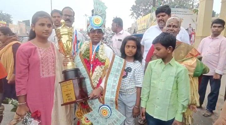 சதுரங்கப்போட்டியில் 2தங்கம்,1வெள்ளி1வெண்கலம்-வெற்றி பெற்ற திருப்பத்தூர் வீரமங்கை யாஷினியின் சாதனை