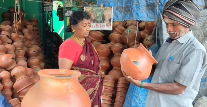 திருவாரூரில் பொங்கல் பண்டிகையை முன்னிட்டு மண்பானை,அடுப்பு விற்பனை மும்முரமாக நடந்து வருகிறது
