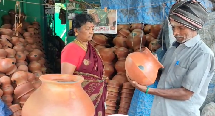 திருவாரூரில் பொங்கல் பண்டிகையை முன்னிட்டு மண்பானை,அடுப்பு விற்பனை மும்முரமாக நடந்து வருகிறது