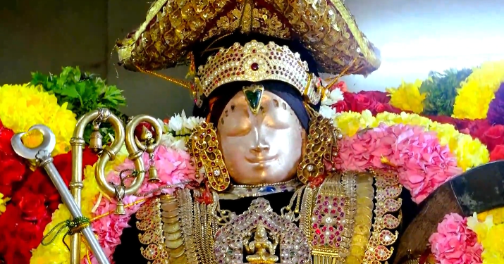 திருமங்கை மன்னன் பெருமாளிடம் நகையைப் பறிக்கும் போது ஆழ்வாராக அருளச்செய்த வீடு உற்சவம்