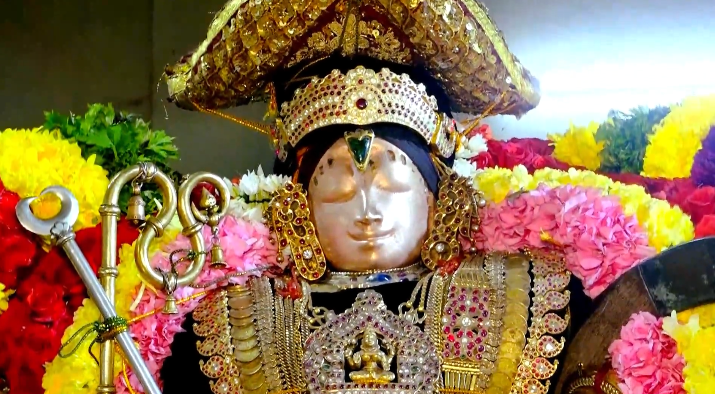 திருமங்கை மன்னன் பெருமாளிடம் நகையைப் பறிக்கும் போது ஆழ்வாராக அருளச்செய்த வீடு உற்சவம் 