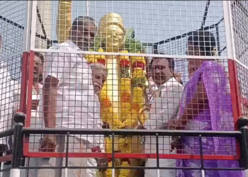 முன்னாள் முதலமைச்சர் பாரத ரத்னாMGRஅவர்கள் 109-வது பிறந்த நாள் 1  முன்னிட்டு மணிகண்டன் இளையராஜா மாலை மரியாதை