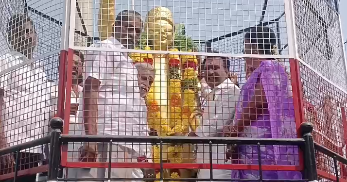 முன்னாள் முதலமைச்சர் பாரத ரத்னாMGRஅவர்கள் 109-வது பிறந்த நாள் 1  முன்னிட்டு மணிகண்டன் இளையராஜா மாலை மரியாதை