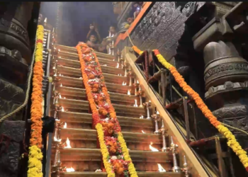 பத்தனம்திட்டா அமைந்துள்ள உலகப்புகழ்பெற்ற சபரிமலை ஸ்ரீ ஐயப்பன் திருக்கோயிலில் 18 வன தேவதைகள் பாரம்பரிய சிறப்பு ஆராதனை