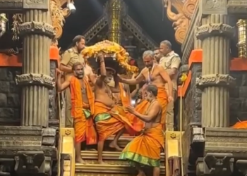 கேரளா மாநிலம் சபரிமலைஐயப்பன் திருக்கோவிலில் மகரவிளக்கு பூஜை நிறைவடைந்து திருநடை அடைக்கப்பட்டது