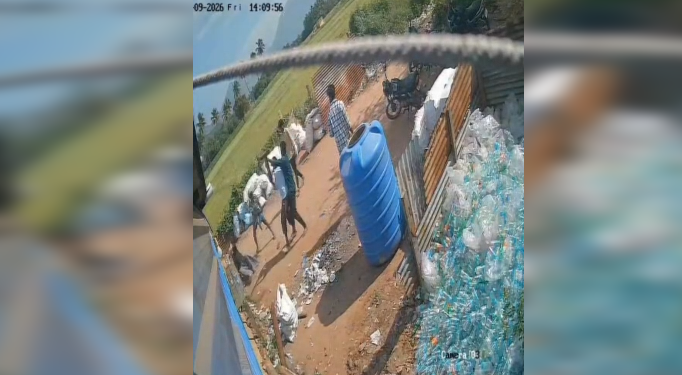 ஆண்டிப்பட்டி டாஸ்மார்க் பாரில் மதுபோதையில் பூனை கொடூரமாக தாக்கி கொலை