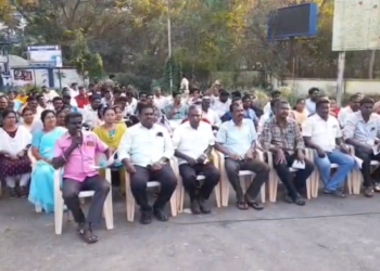 திருவாரூரில் வருவாய்த்துறை சங்கங்களின் கூட்டமைப்பு சார்பாக மாவட்ட தலைநகர் தர்ணா போராட்டம்