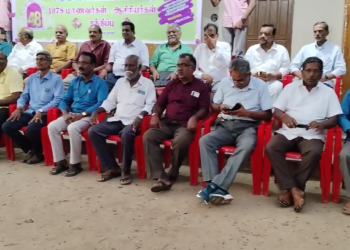 சீர்காழியில் அரசுஉதவி பெறும் பள்ளியில் முன்னாள் மாணவர்கள் சந்திப்பு48ஆண்டுகளுக்கு பிறகு ஒன்றுகூடிய48மாணவர்கள் பள்ளிக்கு நலத்திட்ட உதவி