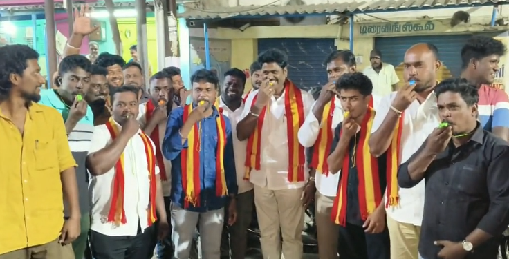 தமிழகத்தில் தேர்தல் களம் சூடுபிடிக்க தொடங்கிய நிலைTVK-வுக்கு விசில் சின்னம் வழங்கி திருவள்ளூரில்TVK-வினர் உற்சாககொண்டாட்டம்