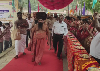 10-ம் வகுப்பு & 12-ம் வகுப்பு பொதுத்தேர்வு எழுதும் மாணவ மாணவிகள் பெற்றோர்களுக்கு பாதபூஜை செய்து ஆசிரியர்களிடம் ஆசிர்வாத திருநாள்