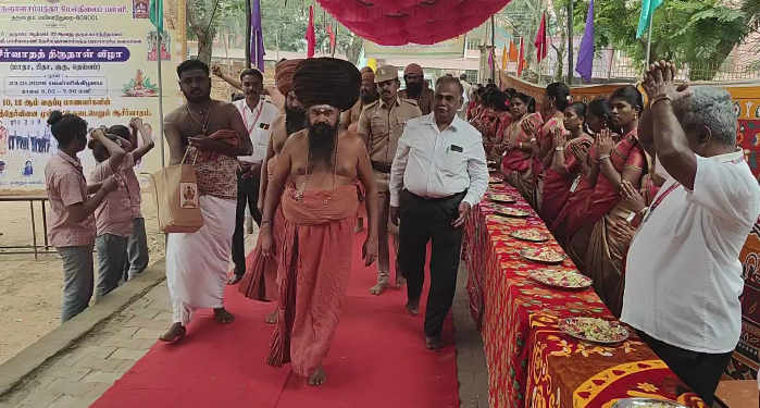 10-ம் வகுப்பு & 12-ம் வகுப்பு பொதுத்தேர்வு எழுதும் மாணவ மாணவிகள் பெற்றோர்களுக்கு பாதபூஜை செய்து ஆசிரியர்களிடம் ஆசிர்வாத திருநாள்