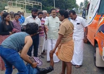 இன்று சாலையில் காயமடைந்திருந்த ஒரு முதியவருக்கு உதவிசெய்ய வாய்ப்பு அருகிலிருந்தவர்கள் உதவியுடன் ஆம்புலன்ஸ்MLAதளவாய்சுந்தரத்திற்கு பாராட்டு