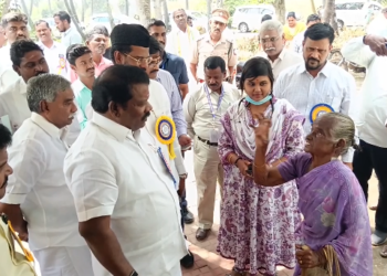 கோமல் அரசு ஆரம்பசுகாதார நிலையத்தில் முறையான கணக்கை பராமரிக்காத  மருத்துவ அதிகாரிகளுக்கு எச்சரிக்கை