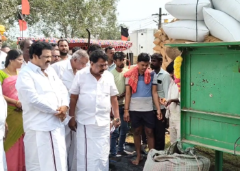 சம்பா பருவ நெல் கொள்முதலுக்கு நேரடி நெல் கொள்முதல் நிலையங்களை திருவள்ளூர் சட்டமன்ற உறுப்பினர்V.G.ராஜேந்திரன் துவக்கிவைத்தார்