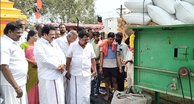 சம்பா பருவ நெல் கொள்முதலுக்கு நேரடி நெல் கொள்முதல் நிலையங்களை திருவள்ளூர் சட்டமன்ற உறுப்பினர்V.G.ராஜேந்திரன் துவக்கிவைத்தார்