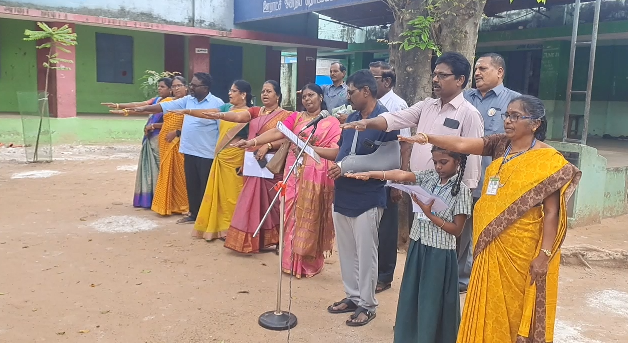 சீர்காழி அருகே வைத்தீஸ்வரன் கோவில் ஊராட்சி ஒன்றிய தொடக்கப்பள்ளியில் தீண்டாமை ஒழிப்பு உறுதிமொழி