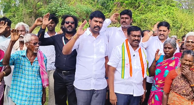 மகாத்மா காந்தி தேசிய ஊரக வேலை உறுதித் திட்டம்  பெயர் மாற்றத்தை கண்டித்து 100 நாள் வேலை காங்கிரஸ் கட்சியினர் ஆர்ப்பாட்டம்