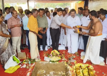 திருவள்ளூர் கூவம் ஆற்றின் குறுக்கே உயர்மட்ட மேம்பாலம் அமைப்பதற்கான பணி V.G.ராஜேந்திரன் அடிக்கல் நாட்டினர்