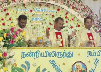 மயிலாடுதுறை புனித சவேரியார் ஆலயத்தில் ஆங்கில புத்தாண்டை முன்னிட்டு சிறப்பு திருப்பலி