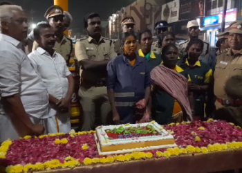 திருவாரூரில் மாவட்ட காவல் கண்காணிப்பாளர் கருண் கரட் தலைமையில் கேக் வெட்டி புத்தாண்டு கொண்டாட்டம்