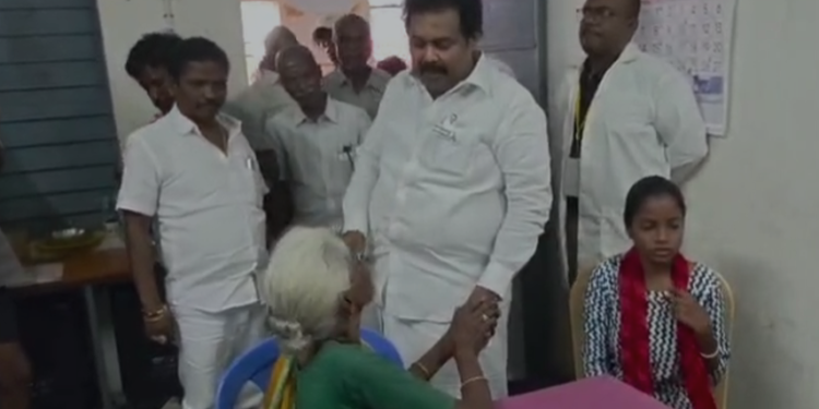 திருவள்ளூர் அருகே நடைபெற்ற நலம் காக்கும் ஸ்டாலின் மருத்துவ முகாமில் ஏராளமான மருத்துவ பயனடைந்தனர்