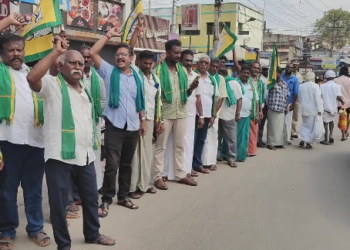 தமிழக விவசாயிகள் பாதுகாப்பு சங்கத்தின் நிறுவனர் ஈசன் முருகசாமி உட்பட 9 பேர் மீது வழக்கு பதிவு