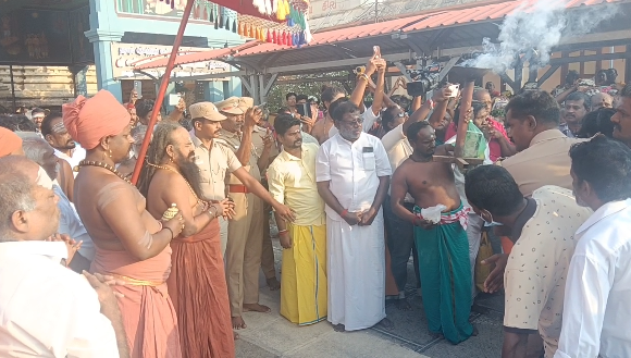 திருக்கடையூர் அருள்மிகு அபிராமி அம்மனுக்கு தைஅம்மாவாசையை முன்னிட்டு 1008 பால்குட அபிஷேகம்