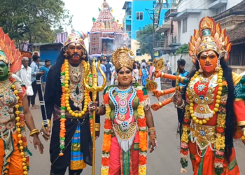 சீர்காழியில் பழைமை வாய்ந்த புற்றடி மாரியம்மன் கோவிலில் தேர் திருவிழா