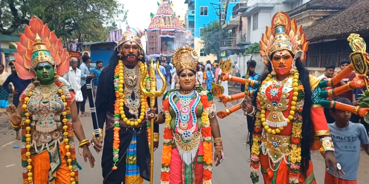 சீர்காழியில் பழைமை வாய்ந்த புற்றடி மாரியம்மன் கோவிலில் தேர் திருவிழா