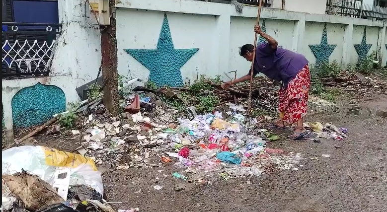 சீர்காழியில் தொடரும் குப்பை பிரச்சனை