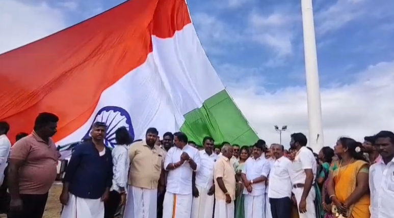 OPS உடனான சேகர் பாபு சந்திப்பு ஒருவேளை DMKஅணிக்குOPS-ஐ இழுப்பதாக கூட நான் கருதுகிறேன். முடிவு