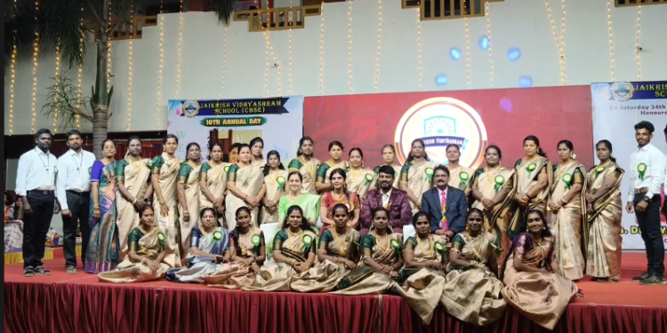 ஆண்டிப்பட்டி தனியார் பள்ளி ஆண்டு விழாவில் நடிகை தேவயாணி நெகிழ்ச்சி பேட்டி