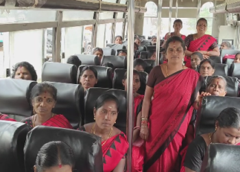 கிராமசபைகூட்டத்தில் பங்கேற்ற பெண்களுக்குDMKசின்னம் பொறித்த அரசுஇயந்திரத்தை தவறாக பயன்படுத்தி உள்ளதாக குற்றச்சாட்டு