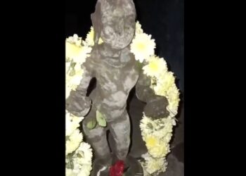 கிராமத்தில் பாழடைந்த கோவிலில் மண்ணில் புதைந்திருந்த மாணிக்கவாசகர் சிலை ஐம்பொன் சிலையா என ஆய்வு