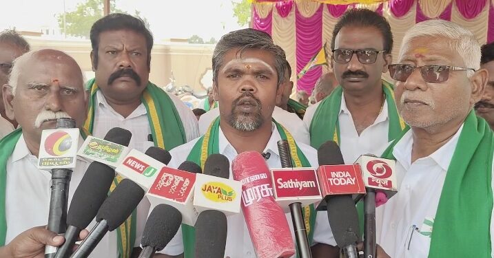தமிழக விவசாயிகள் பாதுகாப்பு சங்க நிறுவனர் ஈசன் முருகசாமி மற்றும் மாநில தலைவர் சண்முகசுந்தரம் உள்ளிட்ட கைது