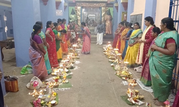 திருஇந்தளூர் பரிமள ரங்கநாதர் கோயிலில் தை மாத மூன்றாவது வெள்ளிக்கிழமையை முன்னிட்டு திருவிளக்கு பூஜை