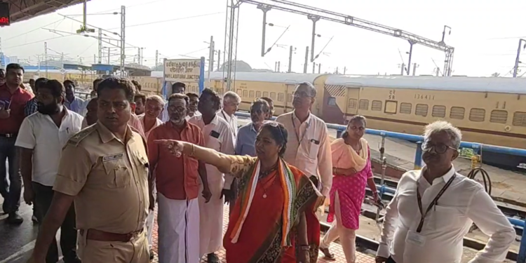 அம்ரித் பாரத் திட்டத்தின் கீழ் மேற்கொள்ளப்படும் விரிவாக்கப் பணிகள் – மயிலாடுதுறை பாராளுமன்ற உறுப்பினர் நேரில் ஆய்வு