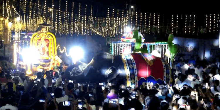 உற்சவர்கள் ஒரே இடத்தில் அருள்பாலிக்கும் ஆருத்ரா சங்கமம் – வெகு விமர்சையாக நடத்தப்பட்டது