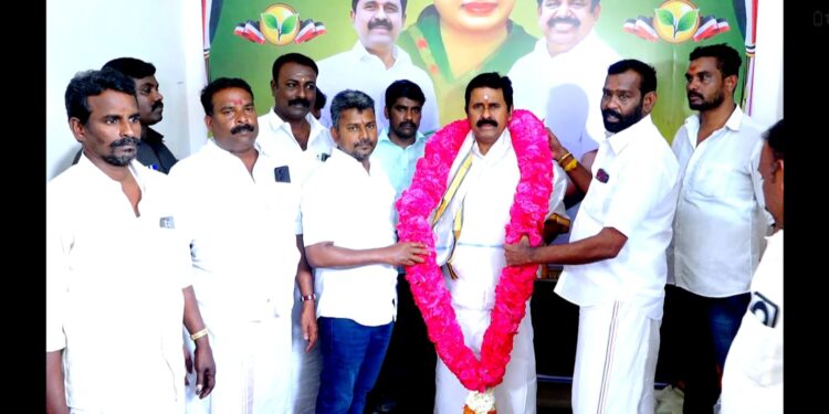 200க்கும் மேற்பட்ட மாற்று கட்சியினர் – அதிமுகவில் இணைந்தனர்
