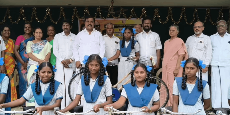 190 மாணவிகளுக்கு தமிழக அரசின் விலையில்லா மிதிவண்டிகள் – வழங்கினார் எம் எல் ஏ நிவேதாமுருகன்