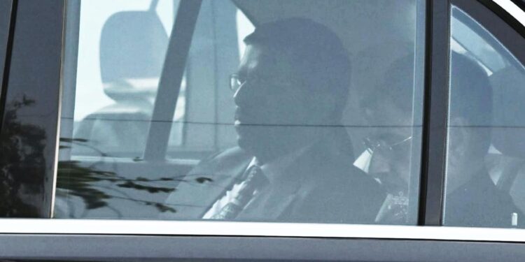 சட்டப்பேரவையிலிருந்து அதிவேகமாக புறப்பட்ட ஆளுநர் ரவி!