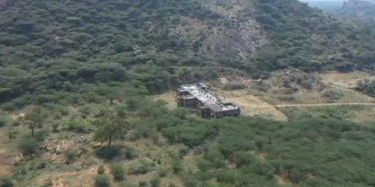 மூலிகை மலை அடிவாரத்தில் பாறை மற்றும் செம்மண் கேரளாவிற்கு கடத்தப்படும் அவலம் பிரத்தயேக கழுகு பார்வை காட்சிகள்……..