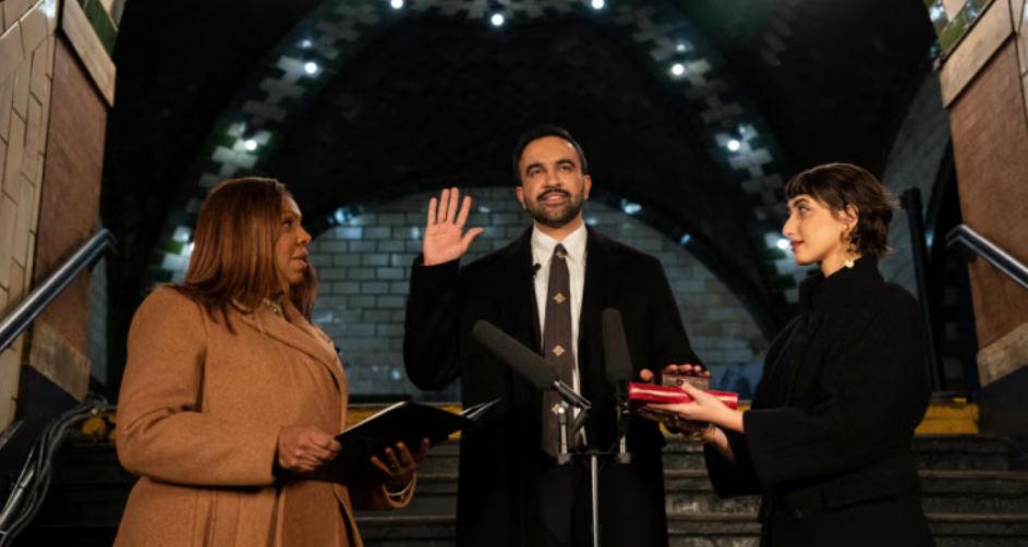 ரயில் நிலையத்தில் இந்திய வம்சாவளியை சேர்ந்தவர் மேயராக பதவியேற்பு