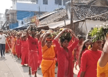 பால்குடம் ஏந்தி சென்ற மேல்மருவத்தூர் பக்தர்கள்……. கயிறு கட்டி வரிசை படுத்திய இளைஞர்கள்..