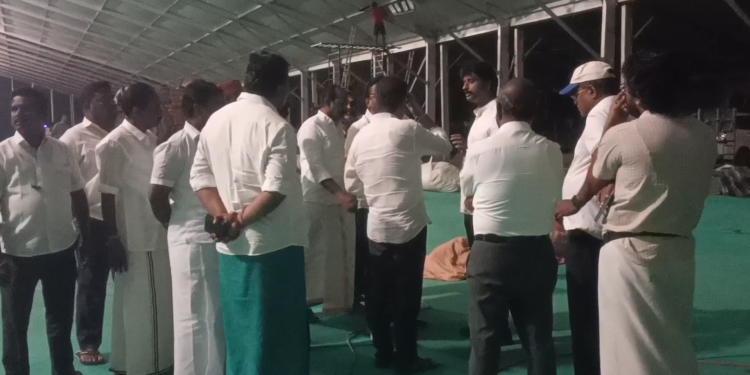 மோடி பங்கேற்கும் தேசிய ஜனநாயகக் கூட்டணியின் பொதுக் கூட்டம் – கட்சி நிர்வாகிகள் மேடை அமைக்கும் பணிகளை ஆய்வு