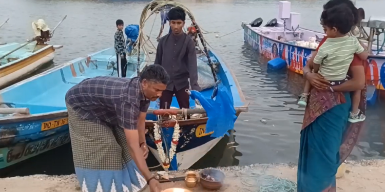 மீனவர்கள் கொண்டாடும் படகு பொங்கல் விழா – கடலில் உலா வந்து மகிழ்ச்சி