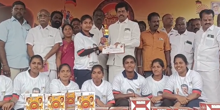 கிரிக்கெட் ,கபடி, வாலிபால் விளையாட்டு போட்டி – விழுப்புரம் சட்டமன்ற உறுப்பினர் பரிசுப் பொருட்கள் வழங்கினார்