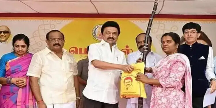 ரூ.3000 ரொக்கத்துடன் பொங்கல் பரிசு… முதல்வர் தொடக்கம் !